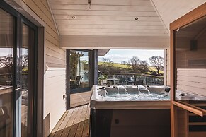 Vantage Point, Hillfield Village