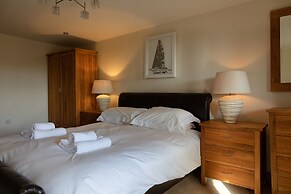 Vantage Point, Hillfield Village