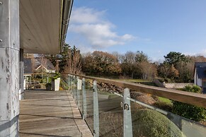 Vantage Point, Hillfield Village