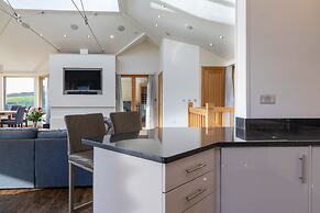 Vantage Point, Hillfield Village