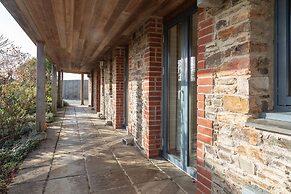 Vantage Point, Hillfield Village