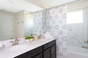 Gorgeous 4 Bd w Pool at Champions Gate Resort 1020