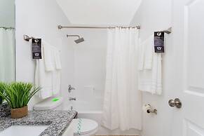 Beautiful 5Bd Single Family w Game Room 106 Lake Wilson Preserve