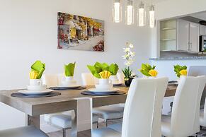 Beautiful 5Bd Single Family w Game Room 106 Lake Wilson Preserve