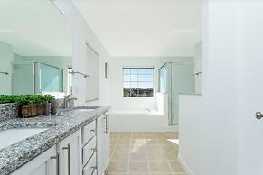 Beautiful 5Bd Single Family w Game Room 106 Lake Wilson Preserve