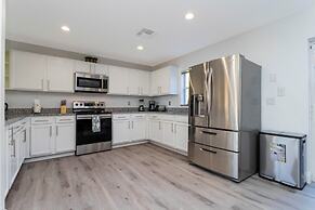 Beautiful 5Bd Single Family w Game Room 106 Lake Wilson Preserve