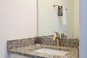 Beautiful 5Bd Single Family w Game Room 106 Lake Wilson Preserve