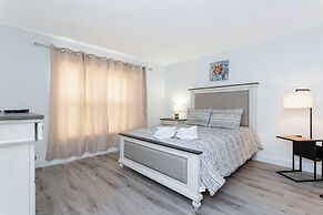 Beautiful 5Bd Single Family w Game Room 106 Lake Wilson Preserve