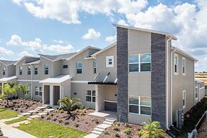 Stunning 5 Bd w Pool Close to Disney Champions Gate 1012