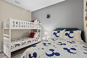 Stunning 5 Bd w Pool Close to Disney Champions Gate 1012