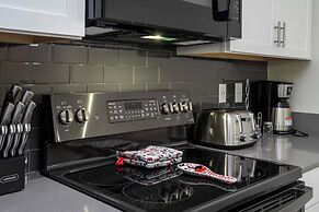 Stunning 5 Bd w Pool Close to Disney Champions Gate 1012