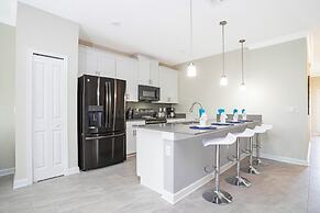 Stunning 5 Bd w Pool Close to Disney Champions Gate 1012