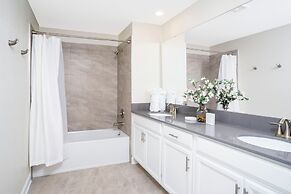 Stunning 5 Bd w Pool Close to Disney Champions Gate 1012