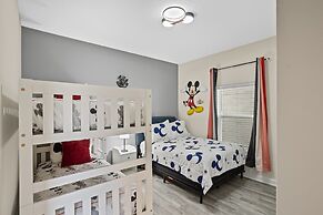 Stunning 5 Bd w Pool Close to Disney Champions Gate 1012