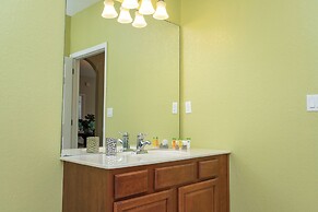 Magnificent 2 Bedroom Apartment Vista Cay Resort 107