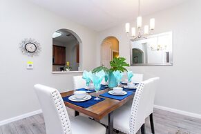 Magnificent 2 Bedroom Apartment Vista Cay Resort 107