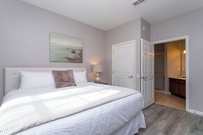 Magnificent 2 Bedroom Apartment Vista Cay Resort 107