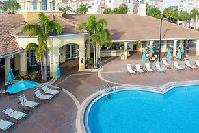 Magnificent 2 Bedroom Apartment Vista Cay Resort 107