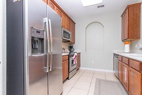 Magnificent 2 Bedroom Apartment Vista Cay Resort 107