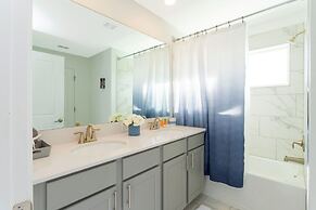 Splendid 4 Bd w Pool Close to Disney Champions Gate 1006