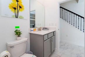 Splendid 4 Bd w Pool Close to Disney Champions Gate 1006