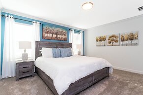 Splendid 4 Bd w Pool Close to Disney Champions Gate 1006
