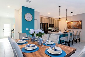 Splendid 4 Bd w Pool Close to Disney Champions Gate 1006