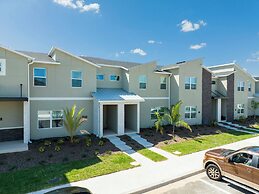 Splendid 4 Bd w Pool Close to Disney Champions Gate 1006