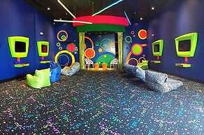 Fabulous Vacation Home w Screened Pool Close To Disney 146