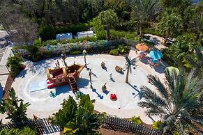 Fabulous Vacation Home w Screened Pool Close To Disney 146