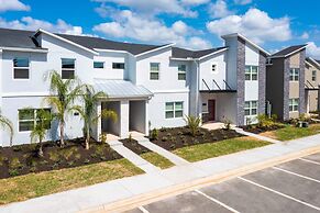 Gorgeous 4Bd w Pool Champions Gate 1196