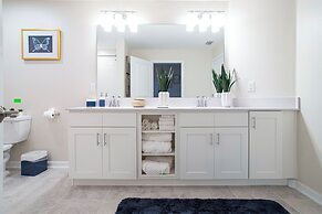 Luxurious 3Bd 8 Guests Storey Lake Resort Close to Disney 201 3131