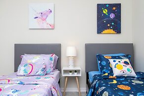 Luxurious 3Bd 8 Guests Storey Lake Resort Close to Disney 201 3131