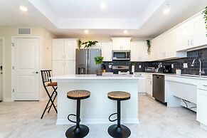 Accessible 3Bd Condo Close to Disney Storey Lake Orlando 208 3180