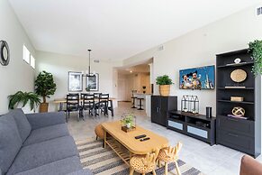 Accessible 3Bd Condo Close to Disney Storey Lake Orlando 208 3180