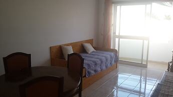 Lovely 4-bed Apartment in Estombar