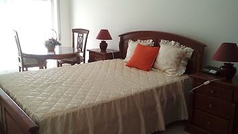 Lovely 4-bed Apartment in Estombar