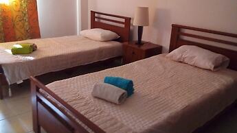 Lovely 4-bed Apartment in Estombar