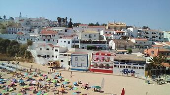 Lovely 4-bed Apartment in Estombar