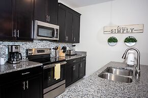 Four Bedroom Storey Lake Resort Close to Disney w Pool 3063