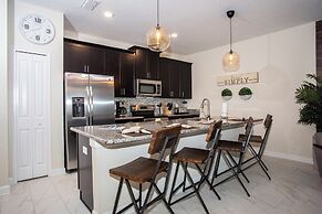 Four Bedroom Storey Lake Resort Close to Disney w Pool 3063