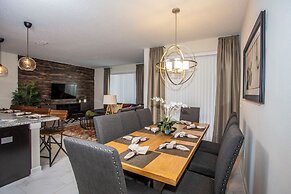 Four Bedroom Storey Lake Resort Close to Disney w Pool 3063