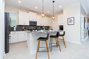 Gorgeous 5Bd Single Family w Pool Storey Lake 2767o