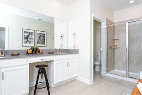 Gorgeous 5Bd Single Family w Pool Storey Lake 2767o