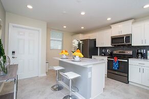 Luxurious 2 Bd Close to Disney Storey Lake 204 3131