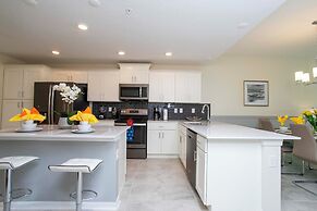 Luxurious 2 Bd Close to Disney Storey Lake 204 3131