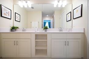Luxurious 2 Bd Close to Disney Storey Lake 204 3131