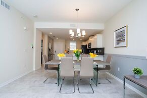 Luxurious 2 Bd Close to Disney Storey Lake 204 3131
