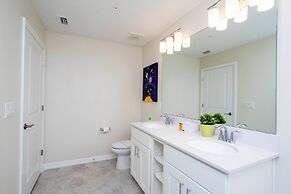 Luxurious 2 Bd Close to Disney Storey Lake 204 3131