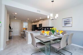 Luxurious 2 Bd Close to Disney Storey Lake 204 3131